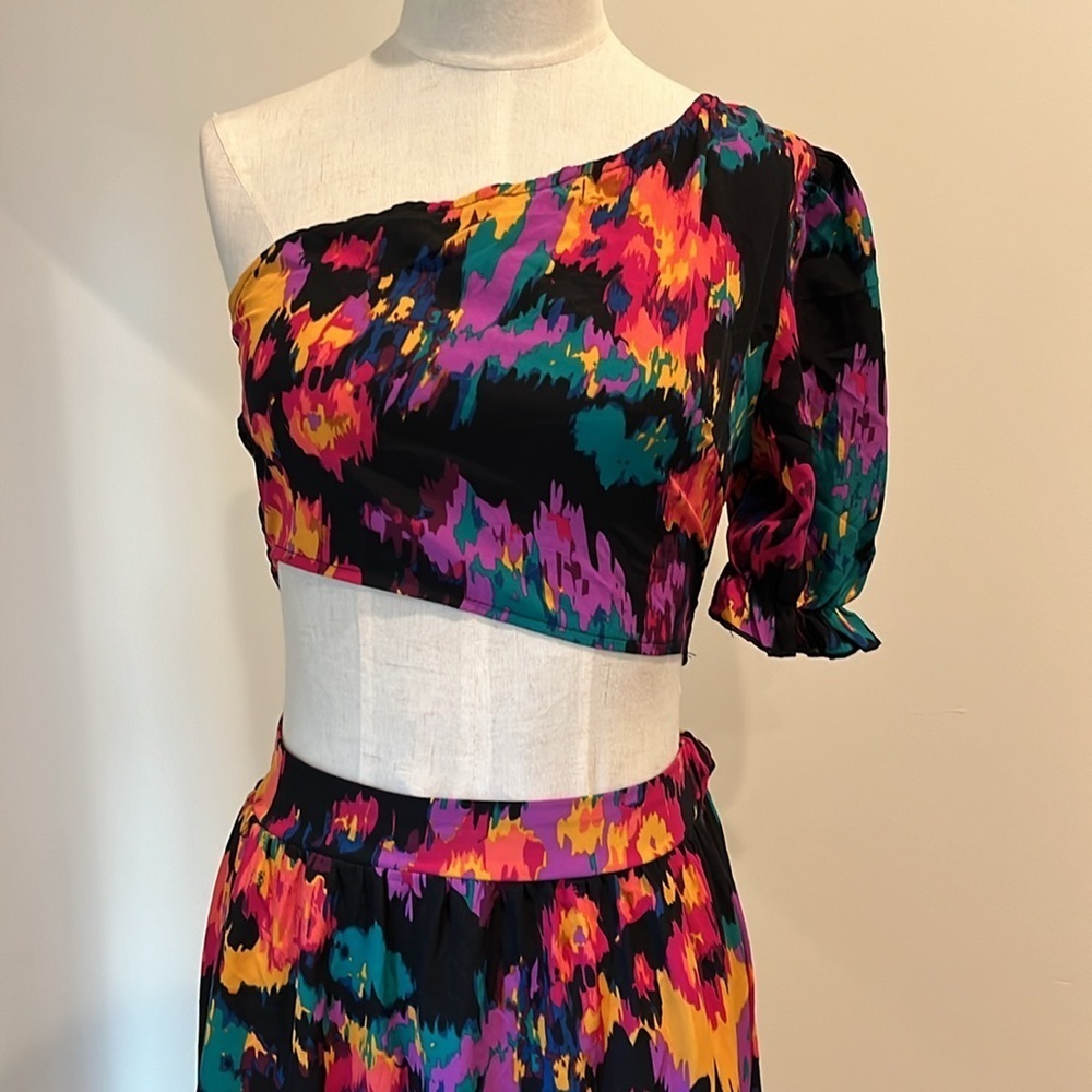 SHEIN M fit small - Picture 2 of 3